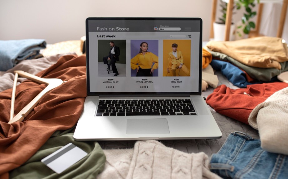 Jak ověřit recenze e-shopu a poznat falešná hodnocení zákazníků